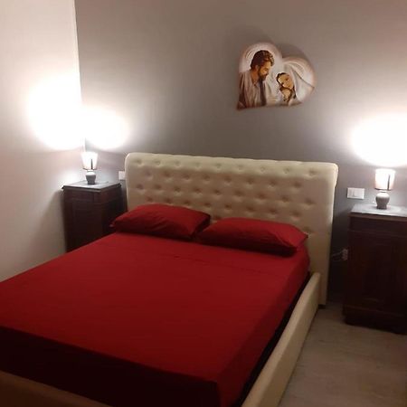 La Casa Di Tina Apartment Лече Екстериор снимка